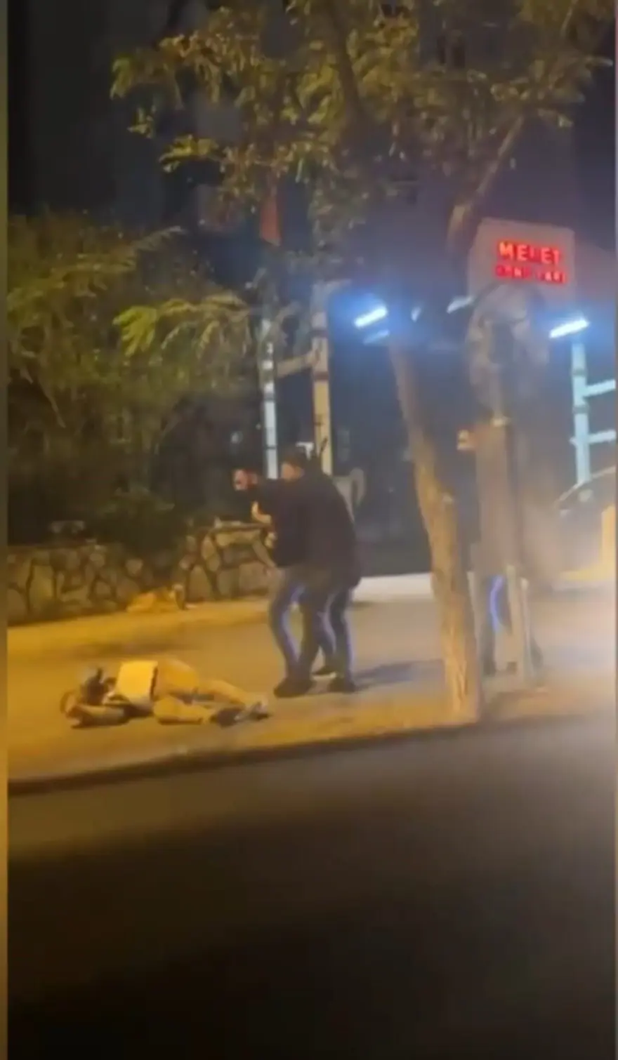 İstanbul'da tekmeli yumruklu sinyal verme kavgası 4