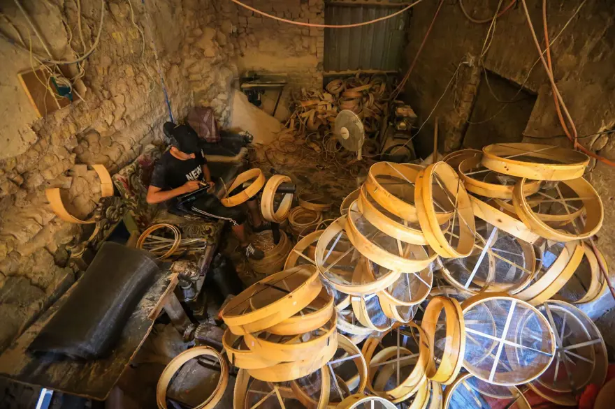 El yapımı kalbur ve elekler zamana direniyor 12 El yapımı kalbur ve elekler zamana direniyor 12