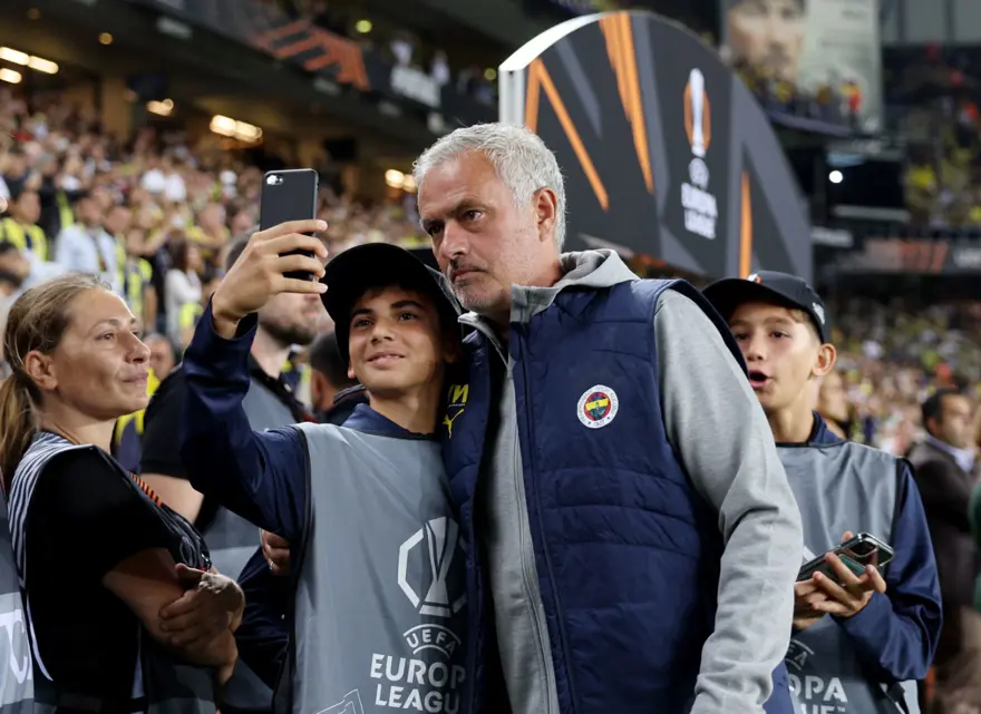 Fenerbahçe Avrupa Ligi'ne galibiyetle başladı: Kadıköy'de 3 gol 2 kırmızı kart! 2