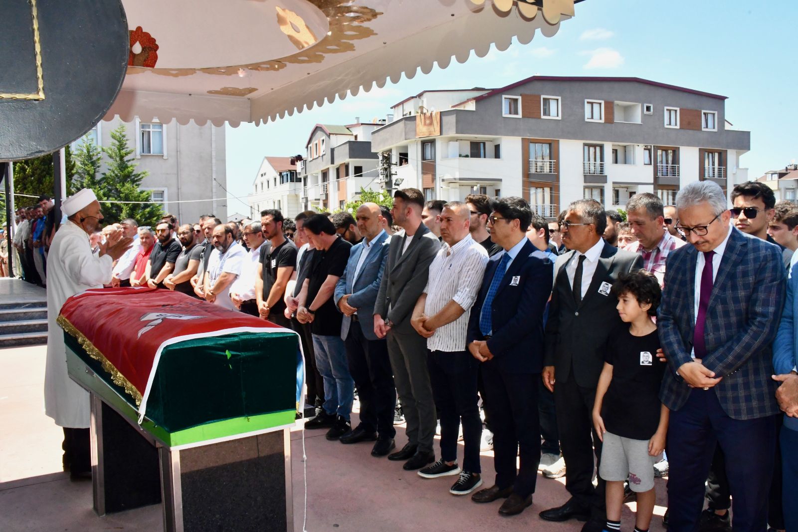 Öldürülen lise müdür yardımcısı son yolculuğuna uğurlandı