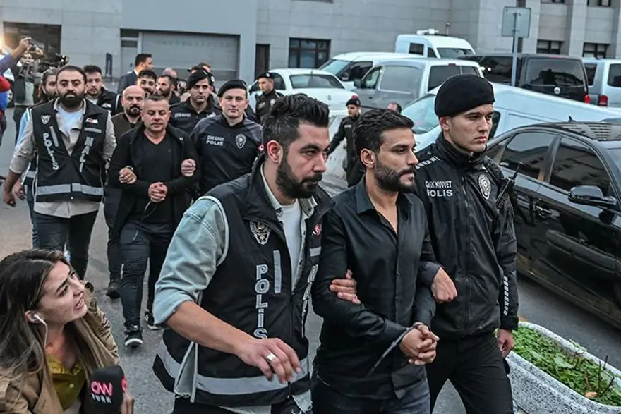 Dilan-Engin Polat çifti hakim karşısında | Dilan Polat: Eşime güveniyorum kara para aklamadı 13 Dilan-Engin Polat çifti hakim karşısında | Dilan Polat: Eşime güveniyorum kara para aklamadı 13