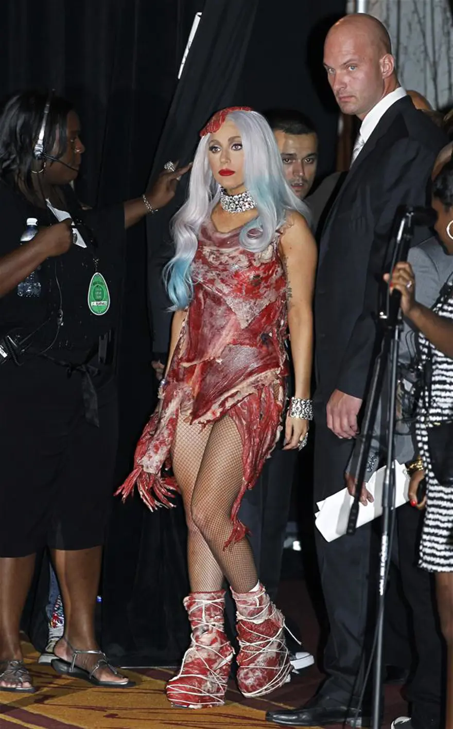 Lady Gaga'nın etten elbisesi! 4