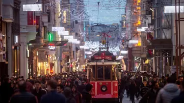 İstiklal Caddesi eski günlerine mi döndü? (Boş dükkan yok)