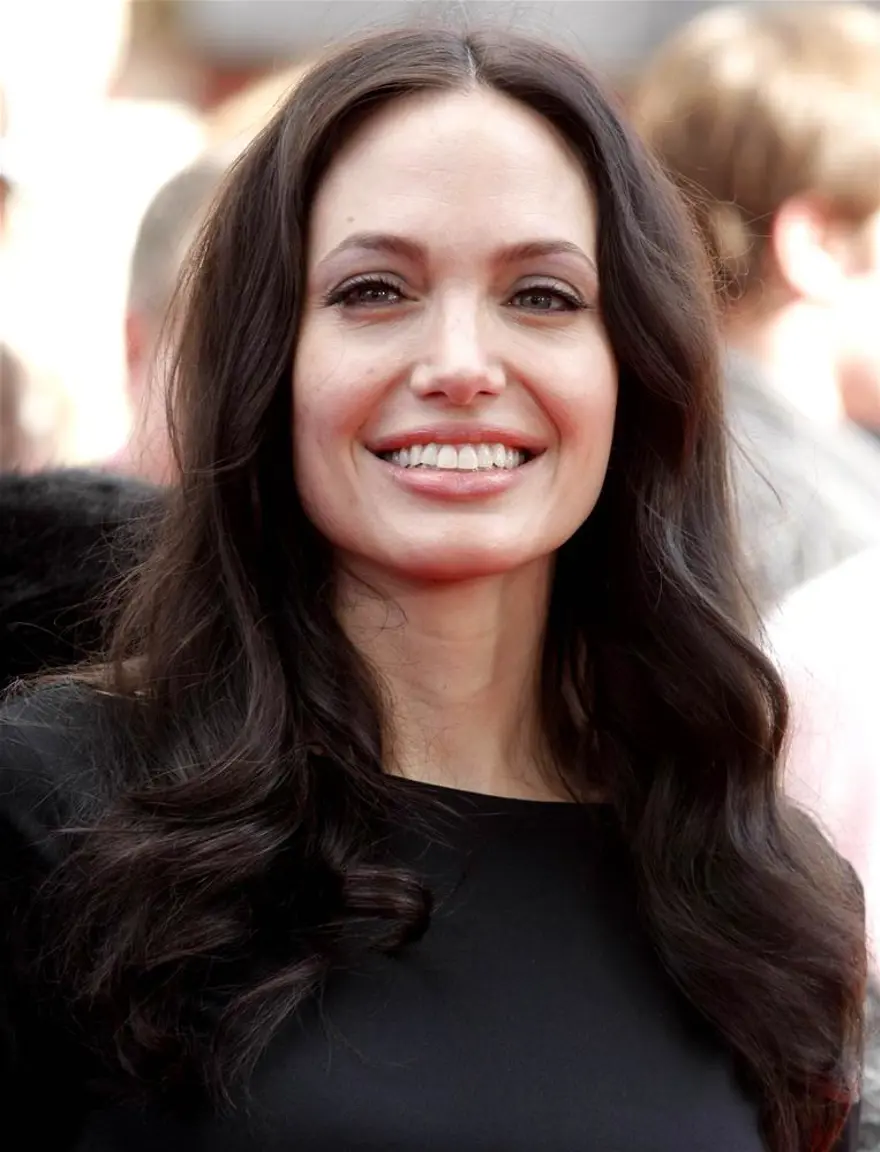 18-Angelina Jolie 32