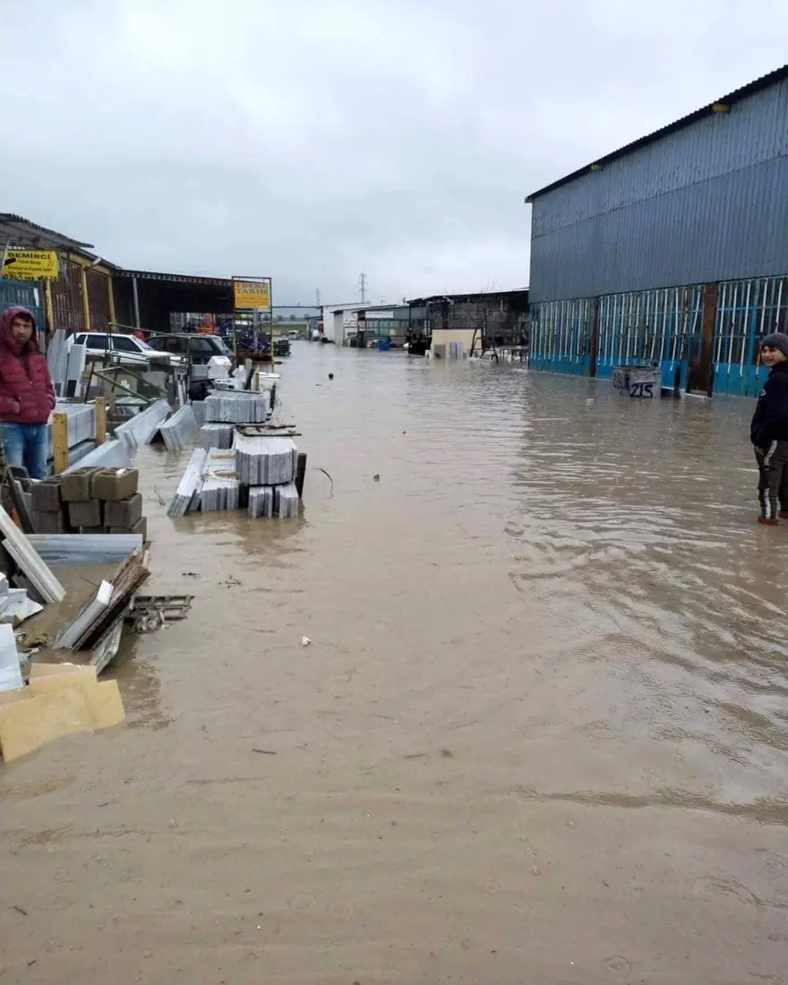Edirne Uzunköprü'de sağanak: Dereler taştı, yollar ulaşıma kapatıldı 4