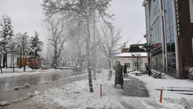 Isparta'da elektrik hatlarındaki arızaların giderilmesinin ardından uzaktan eğitim başladı