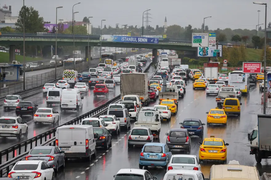 Hava durumu: İstanbul güne yağmurla başladı 12