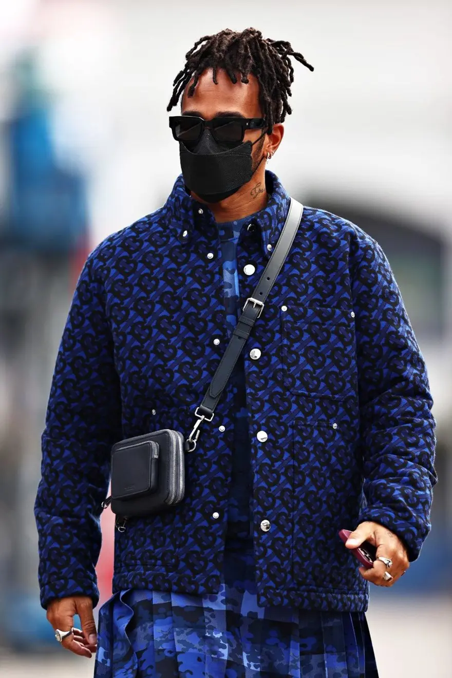 Formula 1 pistinden moda dünyasına: Valentino’nun yeni yüzü Lewis Hamilton 10