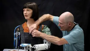 Robot sanatçı Ai Da milletvekillerini dinlerken uyuyakaldı