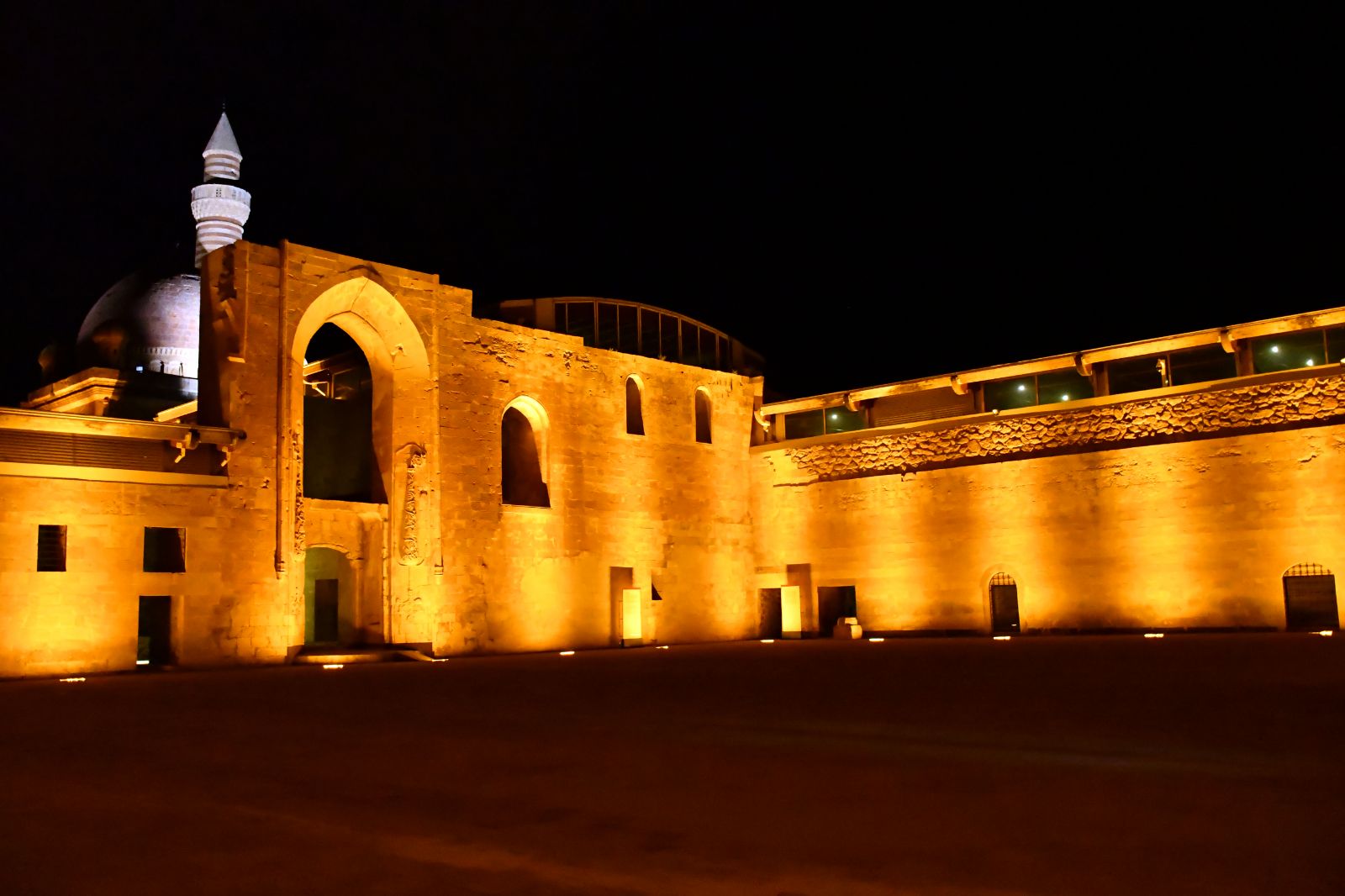 Ağrı'da Osmanlı yadigarı İshak Paşa Sarayı ışıl ışıl