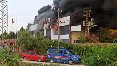 Manisa Saruhanlı'da mobilya fabrikasında yangın
