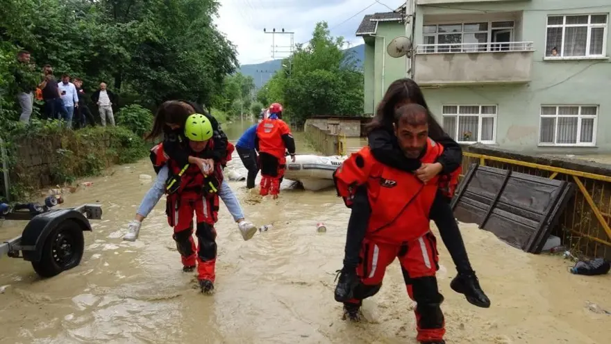 Batı Karadeniz'i yine sel vurdu 49