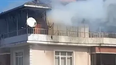 5 katlı binanın çatısı alev alev yandı