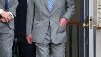 Kral Charles hastaneye kaldırıldı: Kanser ilaçları yan etkiye neden oldu