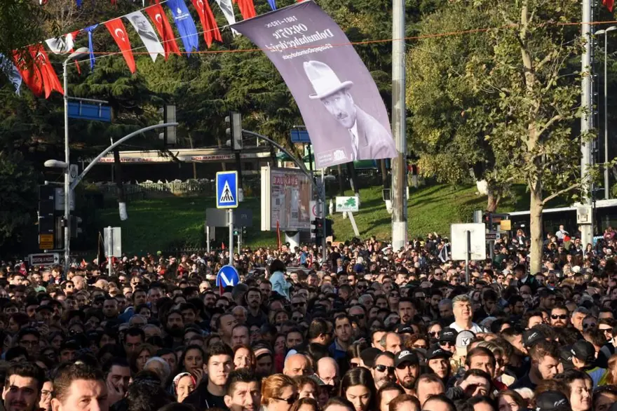 Dolmabahçe Sarayı: Büyük Önder Atatürk'ün son günlerini geçirdiği yer 20 Dolmabahçe Sarayı: Büyük Önder Atatürk'ün son günlerini geçirdiği yer 20