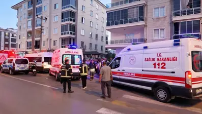 Asansör 5'inci kattan düştü, 2 işçi yaralandı