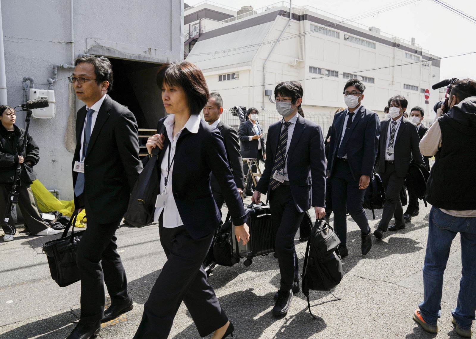 Japonya'da 5 kişiyi öldüren gıda takviyesini üreten fabrikaya baskın