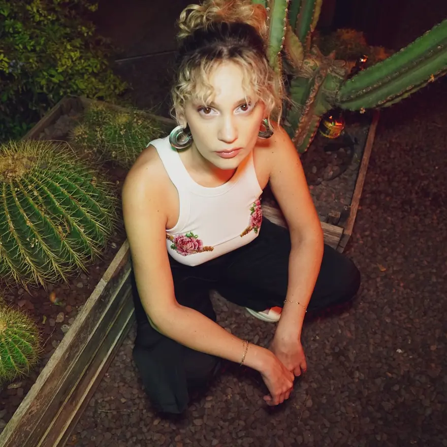 Gökhan Özoğuz ile Farah Zeynep Abdullah'ın aşk yaşadığı iddia edildi: Şarkıcıdan açıklama gecikmedi 3 Gökhan Özoğuz ile Farah Zeynep Abdullah'ın aşk yaşadığı iddia edildi: Şarkıcıdan açıklama gecikmedi 3