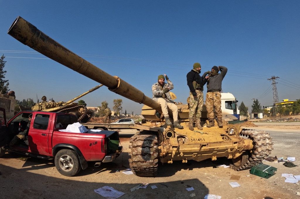 Suriye'de çatışmalar: Rus uçakları muhalifleri bombalıyor | Suriye Milli Ordusu Tel Rifat'a girdi