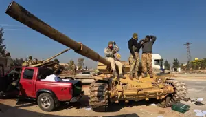 Suriye'de çatışmalar: Rus uçakları muhalifleri bombalıyor | Suriye Milli Ordusu Tel Rifat'a girdi