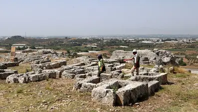 Sillyon Antik Kenti'nde Roma dönemine ait mezarlar bulundu