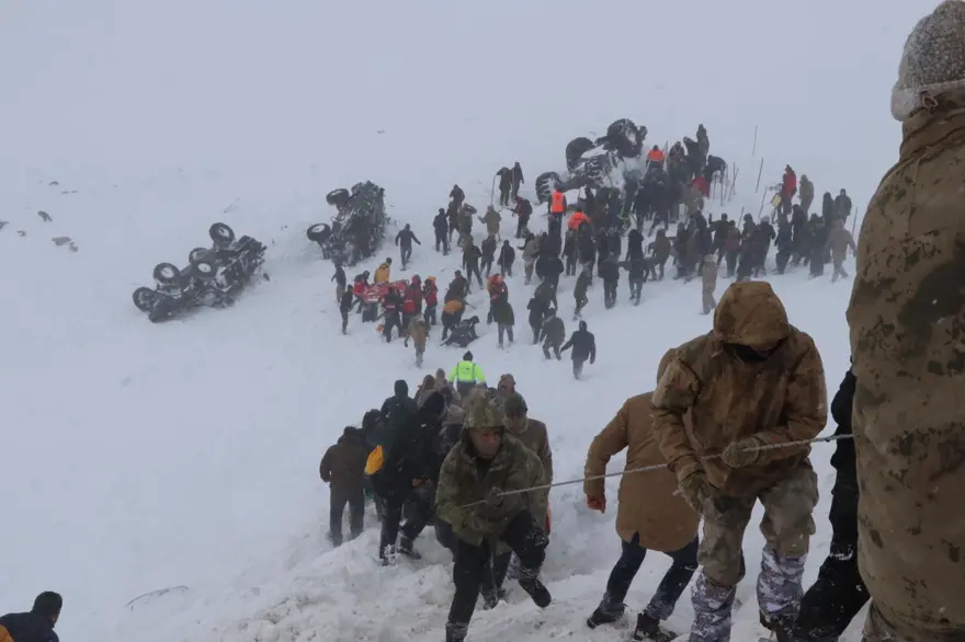 Van'da çığ felaketinin olduğu bölgeden fotoğraflar 23