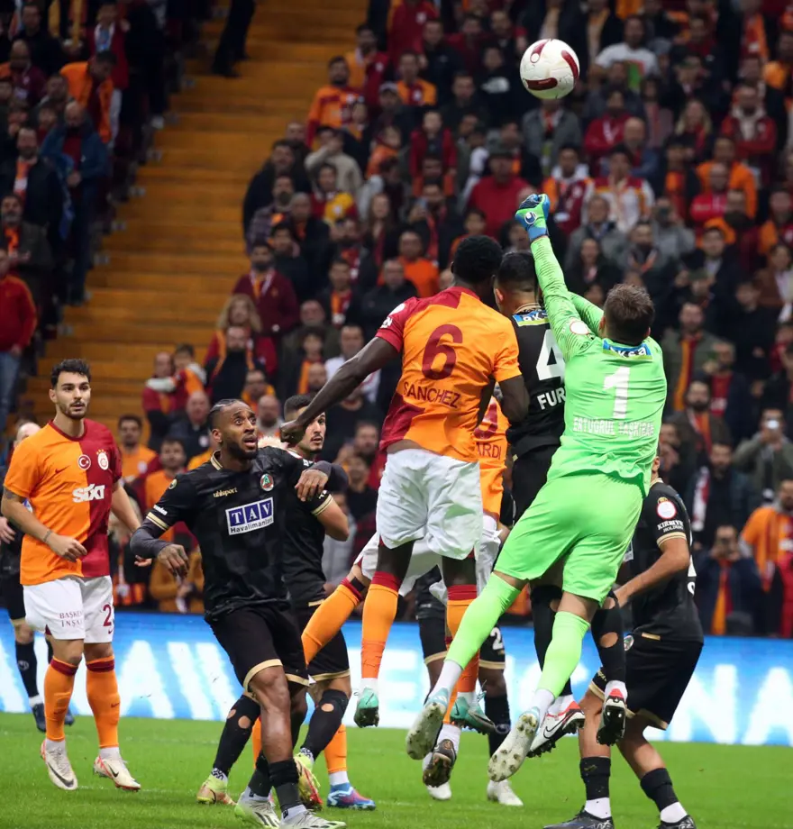 Galatasaray, Alanyaspor karşısında 4 golle kazandı 6