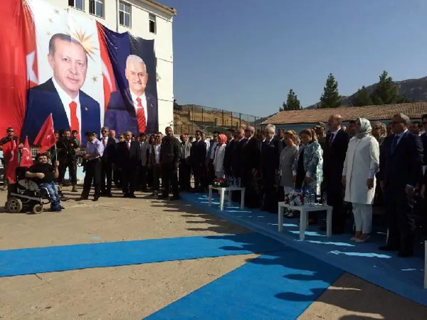 Şehit öğretmen Aybüke Yalçın ve Eren Bülbül'ün okulunda eğitim buruk başladı 5 Şehit öğretmen Aybüke Yalçın ve Eren Bülbül'ün okulunda eğitim buruk başladı 5