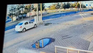 Freni boşalan tır araçlara çarptı: 3 yaralı