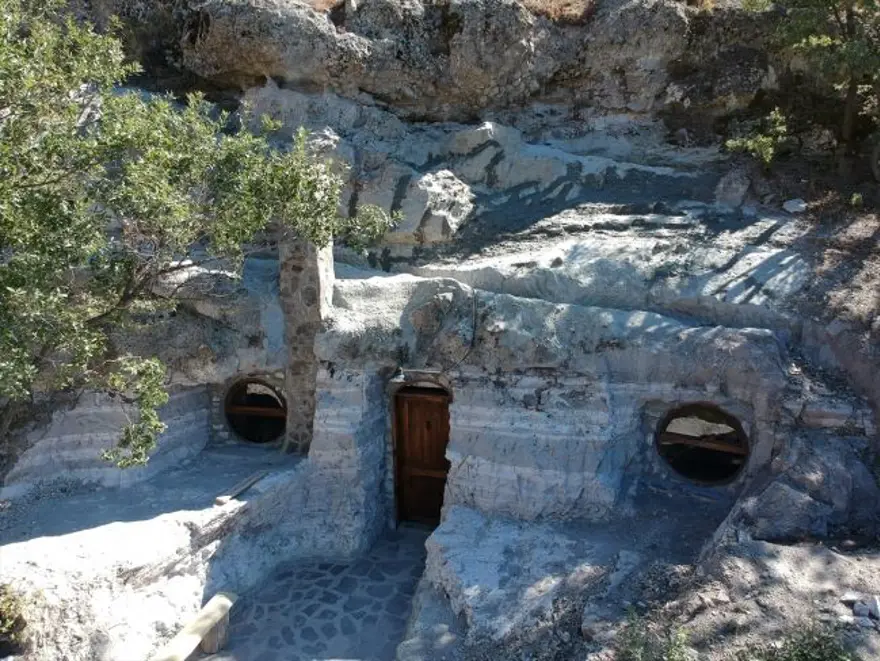 bolu seben, kaya evleri, bungalov evler, bolu'da konaklama, bolu kaya evler 8