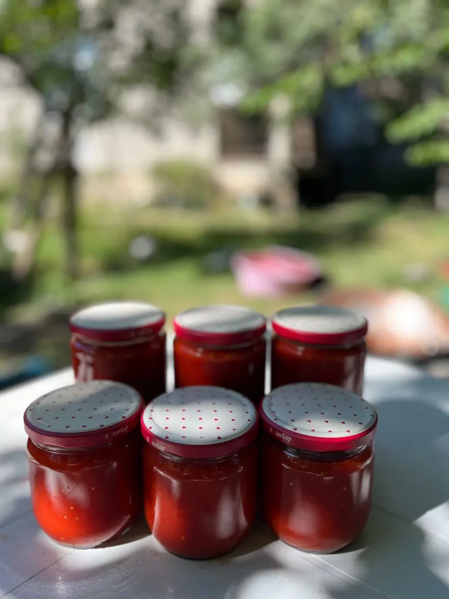 30 kilodan 50 kavanoz çıkıyor: 2 saat kaynatılarak hazırlanıyor 3 30 kilodan 50 kavanoz çıkıyor: 2 saat kaynatılarak hazırlanıyor 3