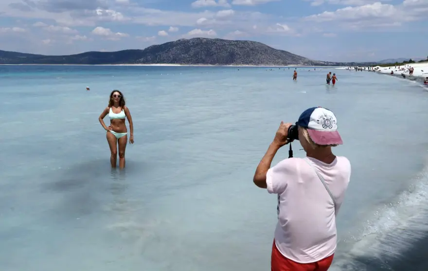 Kısıtlamalar kalktı, Salda Gölü'ne akın ettiler 9