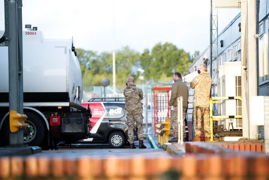 İngiltere’de petrol krizi: Benzin tedariği için ordu görevde 2