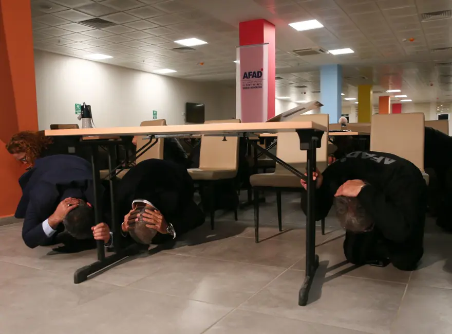 KYK yurtlarında eş zamanlı deprem tatbikatı 30