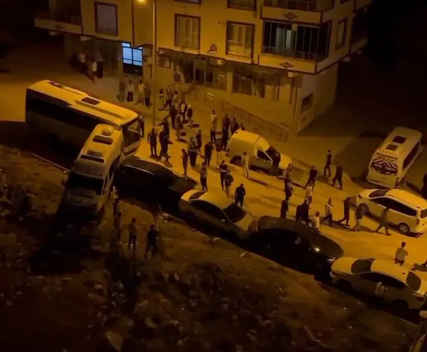 Yokuş aşağı kayan midibüs 9 aracı biçti 1
