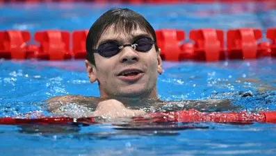 Savaş yanlısı mitinge katılan olimpiyat şampiyonu Rus yüzücüye 9 ay men cezası