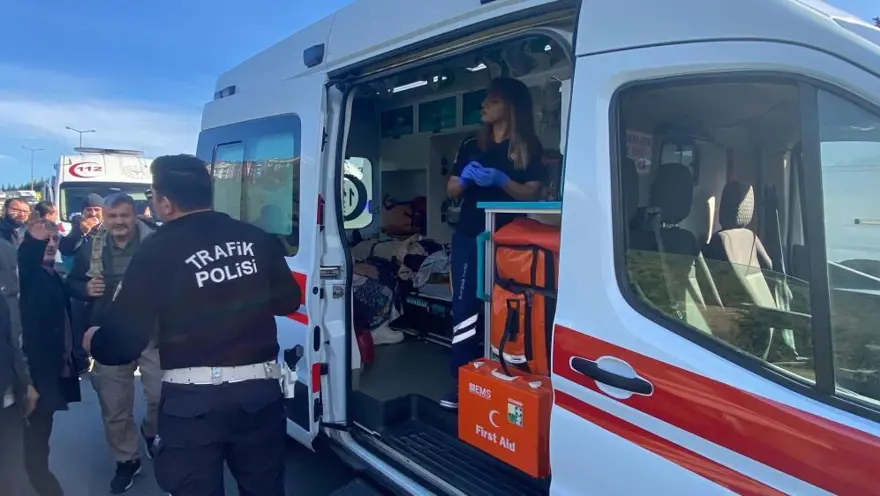 TEM'de yolcu otobüsü TIR'la çarpıştı: Yaralılar var 3
