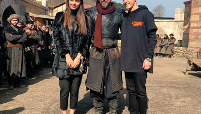 Amine Gülşe ile Mesut Özil Diriliş Ertuğrul setinde