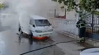 Park halindeki panelvan yandı