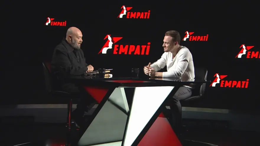 "AŞK TÜKETİLMİŞ BİR KELİME OLDU" 3