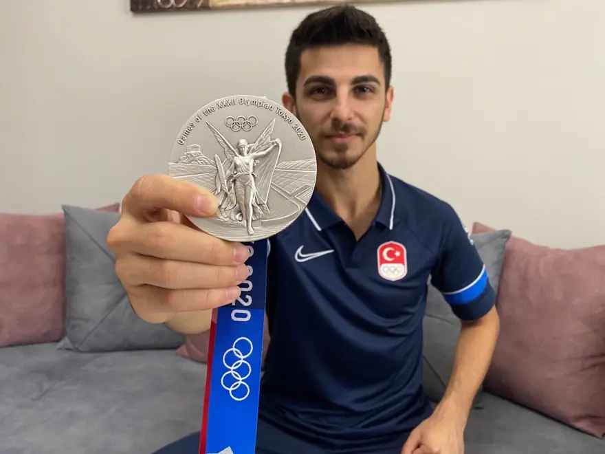 Kundakta başladığı sporda tarih yazdı 11