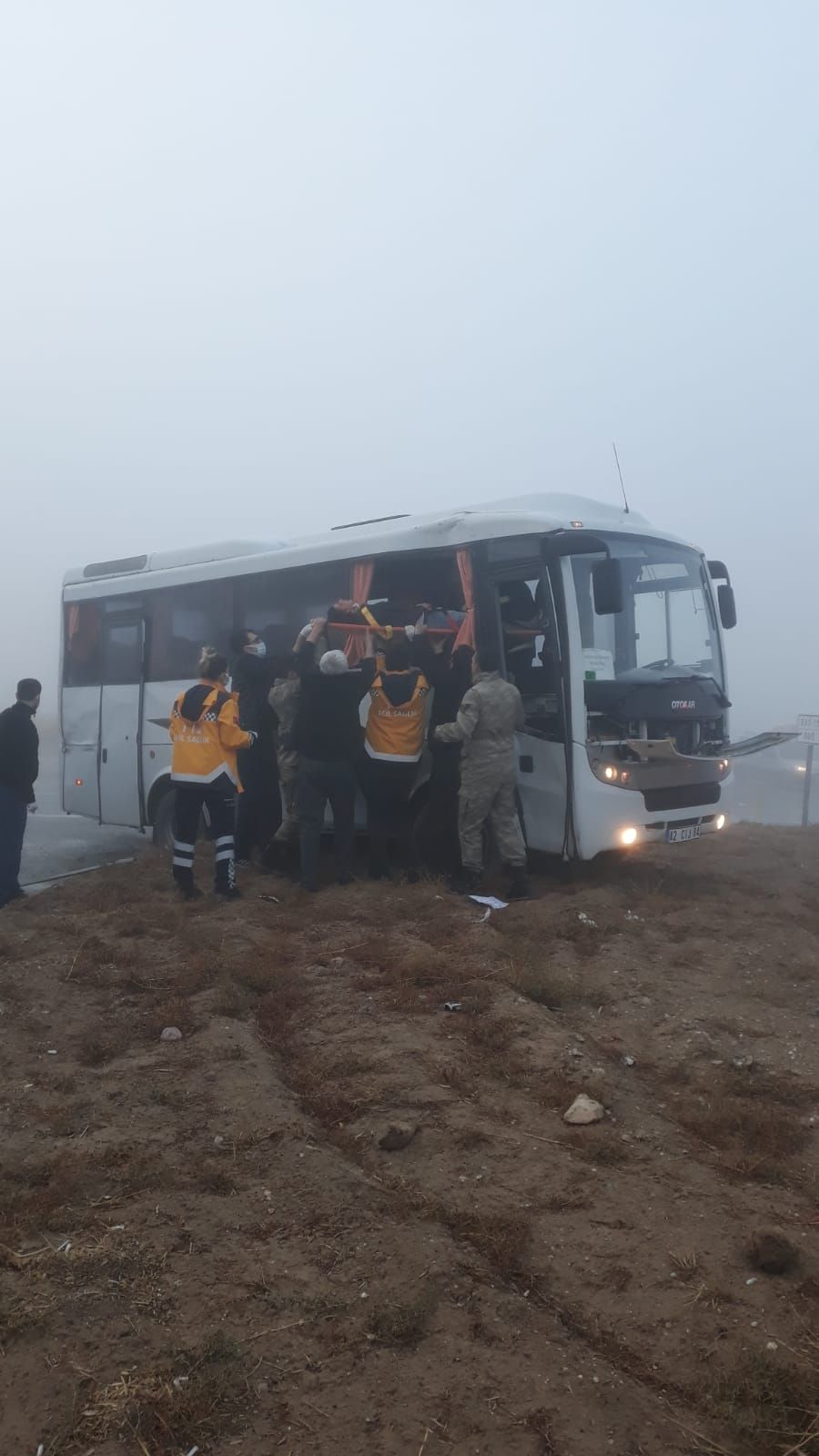 Askeri servis aracı TIR'la çarpıştı: 10 yaralı