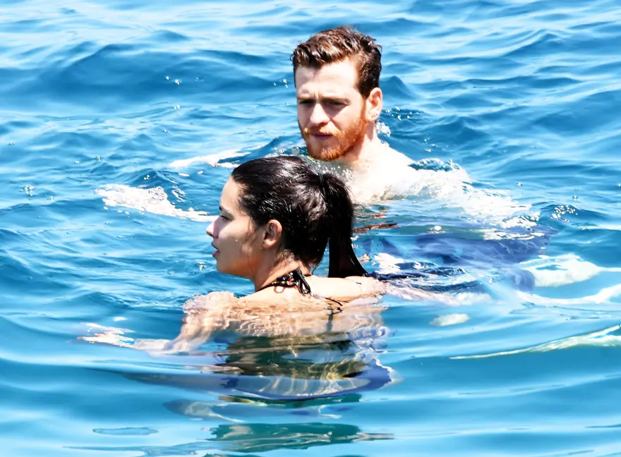 Adriana Lima ile Metin Hara'nın deniz keyfi (Cennet Koyu) 5 Adriana Lima ile Metin Hara'nın deniz keyfi (Cennet Koyu) 5
