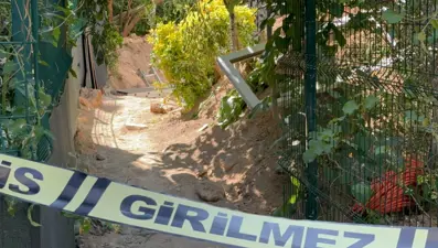 Antalya'da feci ölüm: Çöken balkonun altında kaldı