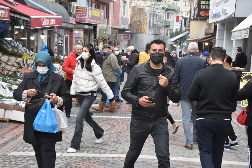 'Çok yüksek riskli' Edirne'de iki caddeye girişler bariyerlerle kapatıldı 2
