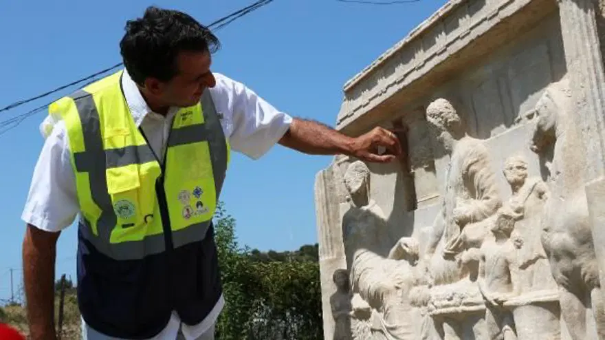 Çanakkale'de bulunan Parion Antik Kenti'nde 1900 yıllık mezar steli bulundu 1