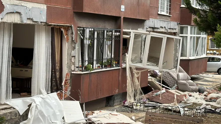 İstanbul'da 14 katlı binada patlama: 1 can kaybı, 3 yaralı 18