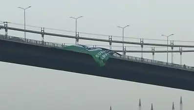 Darüşşafaka bayrağı İstanbul Boğazı'nda