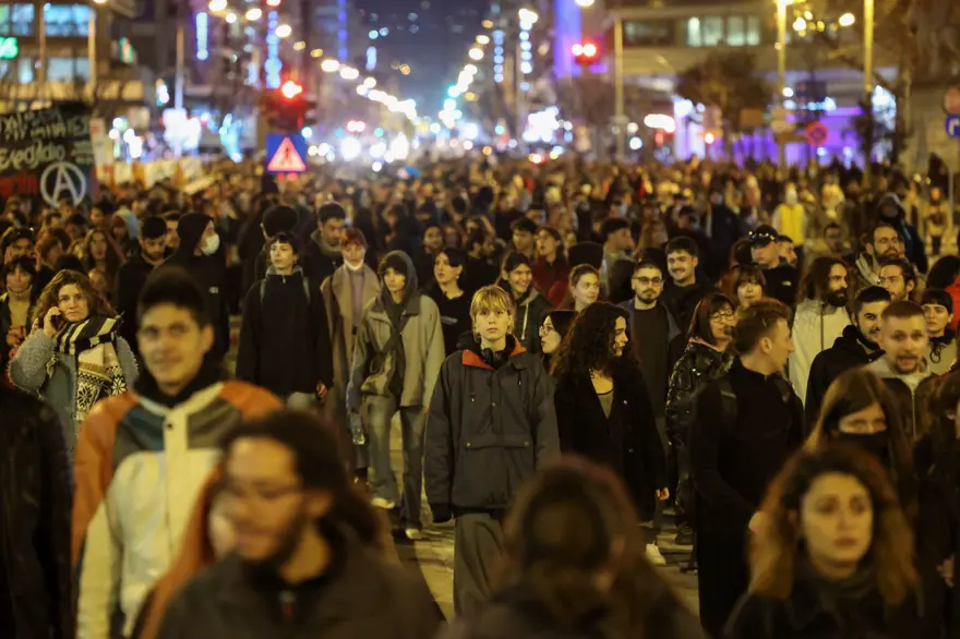 Yunanistan'da tren kazası sonrası tansiyon yüksek: Polis ve göstericiler arasında çatışma 2