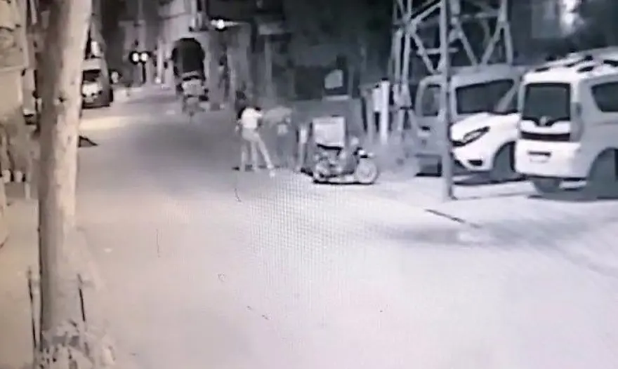 Bayıltana kadar dövdü, sürükleyip yol kenarına bıraktı 